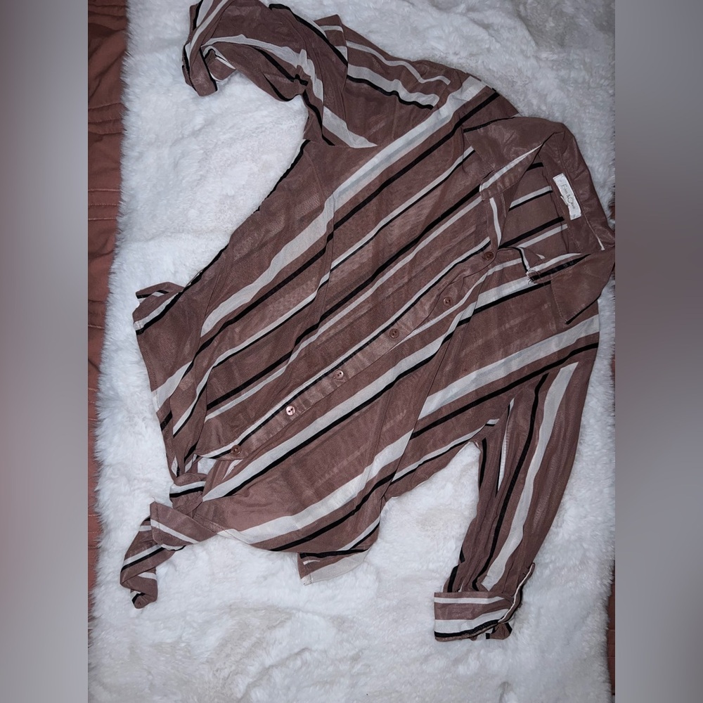 4/$10 Bundle Sale: EUC Sheer Striped Button Down Tie Waist Top - Picture 3 of 7